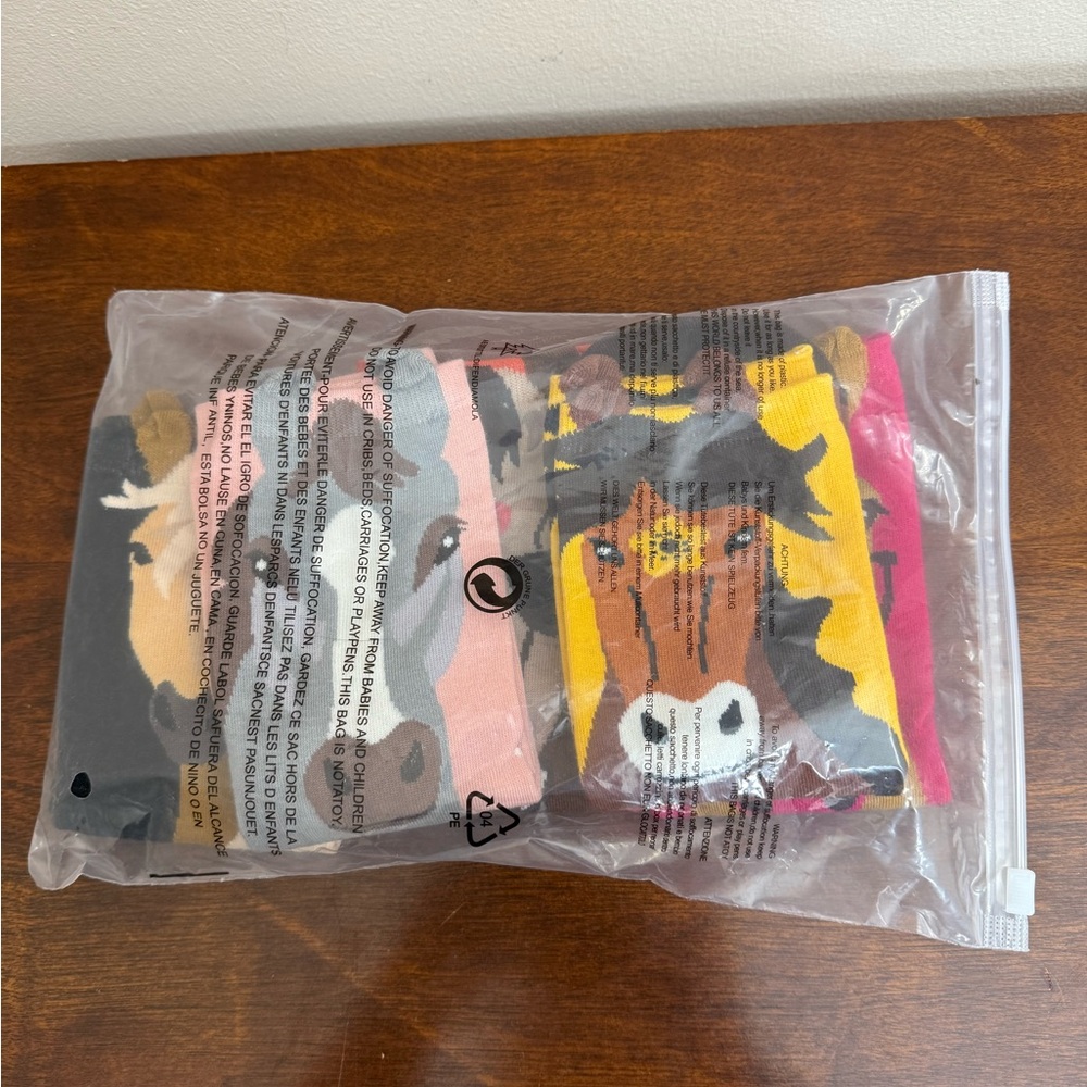 NEW 5 pairs horse print colorful crew socks women’s size 6-9.5 stocking stuffer - Picture 16 of 16